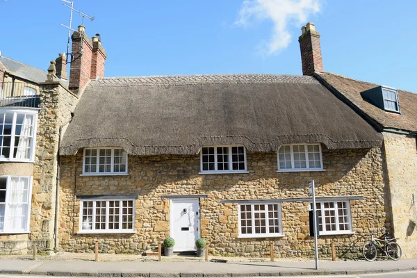 OLD THATCHED COTTAGE — Stock Photo, Image