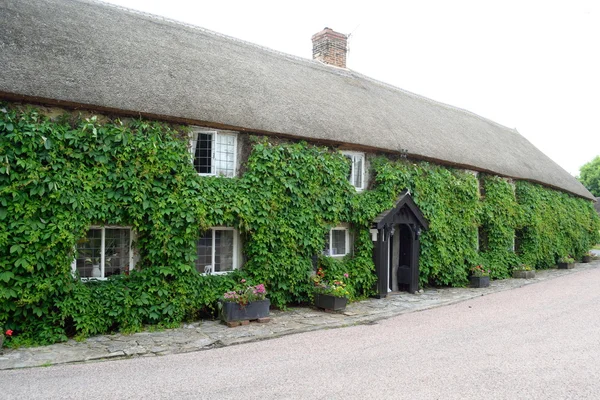 Oude rieten Cottage — Stockfoto