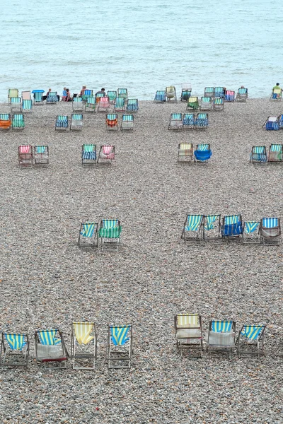 Літні стільці на пляжі — стокове фото