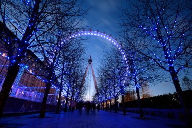 Noel'de gece Londra'da ışık
