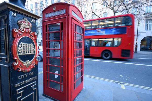 Cabina de teléfono rojo — Foto de Stock