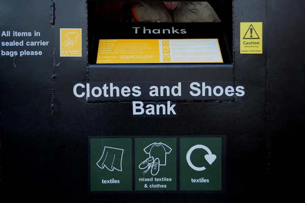 衣服和鞋银行 — 图库照片