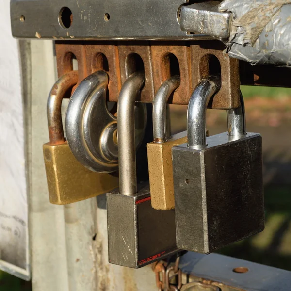 Detal, metalowe bramy — Zdjęcie stockowe
