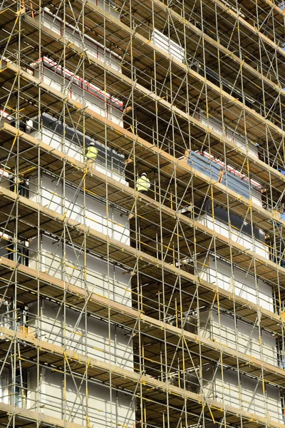 Byggnadsställningar på en byggarbetsplats — Stockfoto