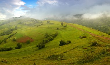 ilkbaharda dağ sırtlar seyahat