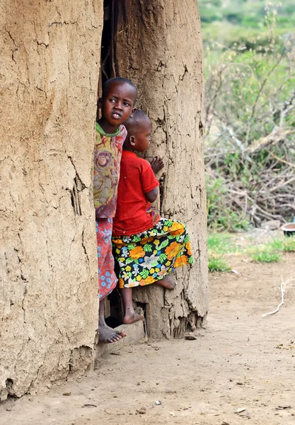 Masai Mara, Keňa - 13. srpna: Portrét dítěte Masai kmene. M — Stock fotografie