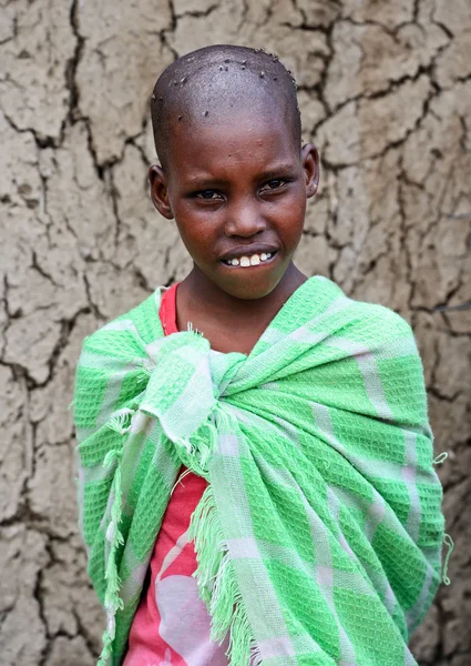 Masai Mara, Keňa - 13. srpna: Portrét dítěte Masai kmene. M — Stock fotografie