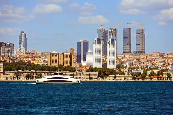 ISTANBUL, August 27, 2015: Driving in the car on the Bosphorus B — Stock Photo, Image