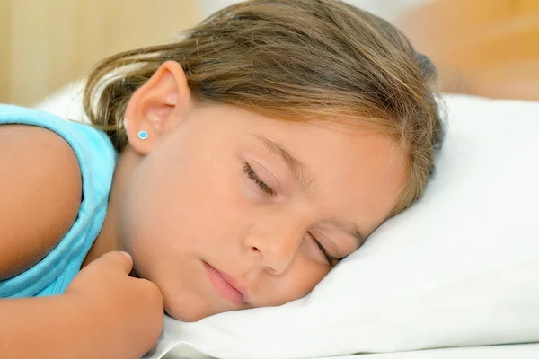 Sonhos doces, adorável menina criança dormindo — Fotografia de Stock