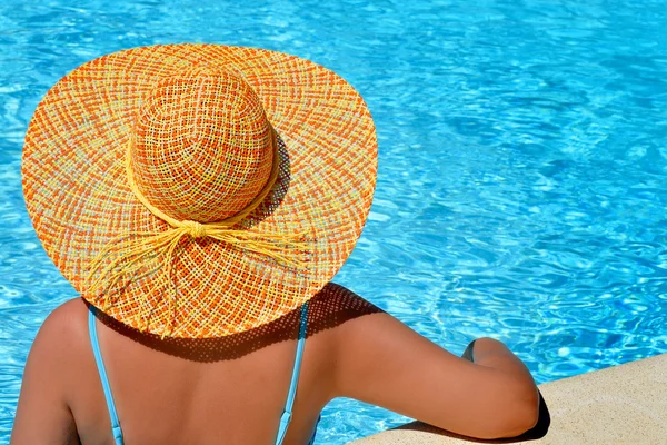 Piękno kobiece korzystających lato wakacje — Zdjęcie stockowe