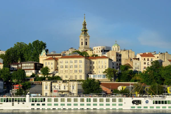 Belgrado, formulier weergeven de rivier naar de oudste gebouwen in de stad ce — Stockfoto