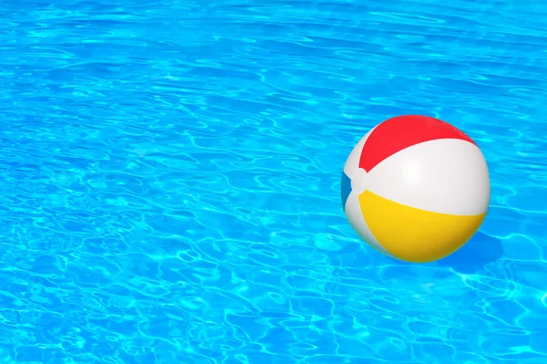 在游泳池中充气球 — 图库照片