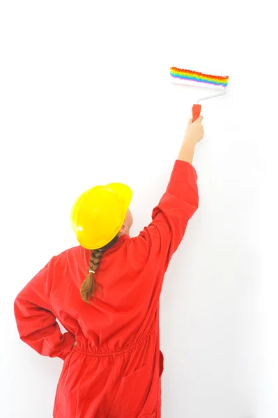 Prawdziwe kobiece malarz remont swojego mieszkania — Zdjęcie stockowe