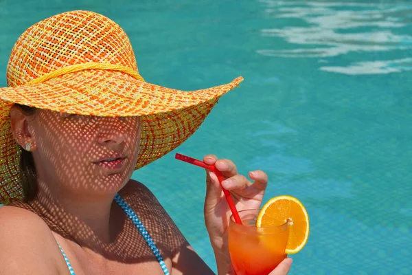 Belleza Femenina Real Relajante Piscina Concepto Vacaciones Verano — Foto de Stock