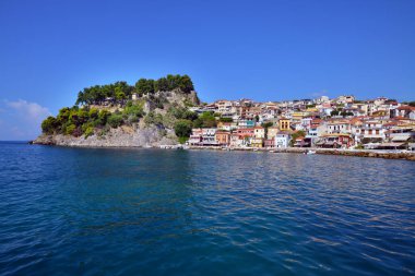 PARGA, GREECE - 25 Ağustos 2018 'de Yunanistan' ın Parga kentinde, İyon Denizi 'ndeki Parga kenti.