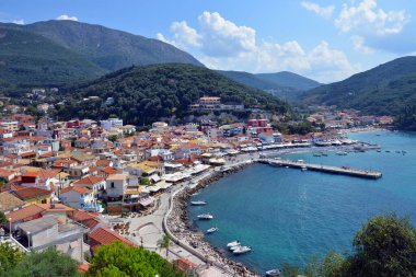 PARGA, GREECE - 25 Ağustos 2018 'de Yunanistan' ın Parga kentinde, İyon Denizi 'ndeki Parga kenti.