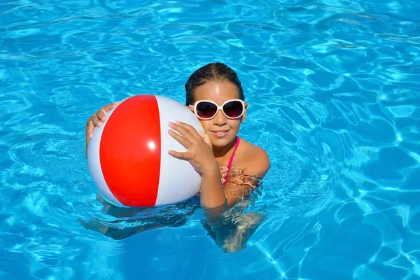 Véritable Adorable Fille Relaxante Dans Piscine Concept Vacances Été — Photo