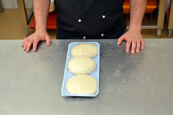 Процесс Приготовления Пиццы Крупным Планом Руки Шеф Повара Пекаря Делает — стоковое фото