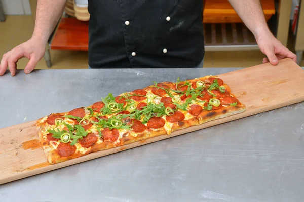 Het Proces Van Het Maken Van Pizza Close Hand Van — Stockfoto