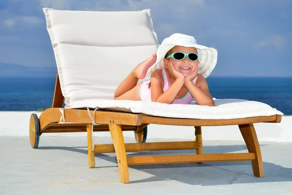 Toddler girl on sunbed — Stock Photo, Image