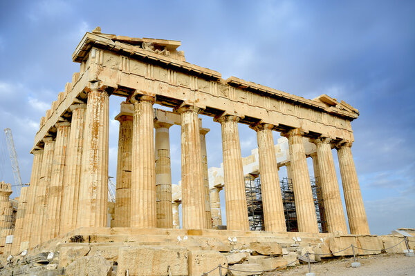 Парфенон на Акрополе в Афинах
