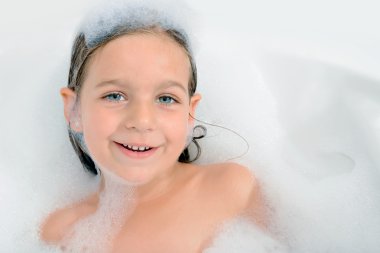 Çok güzel bebek kız küvette rahatlatıcı