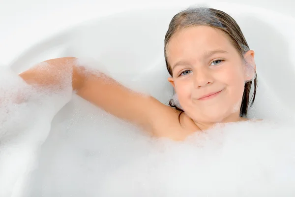 Adorable toddler girl relaxing in bathtub — Stock Photo, Image