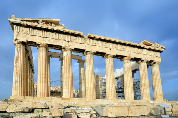 Парфенон на Акрополе в Афинах
