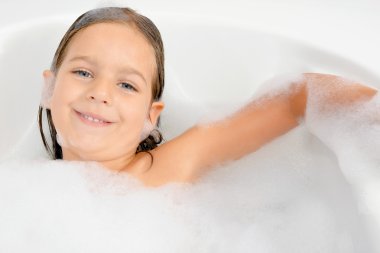 Çok güzel bebek kız küvette rahatlatıcı