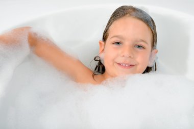 Çok güzel bebek kız küvette rahatlatıcı