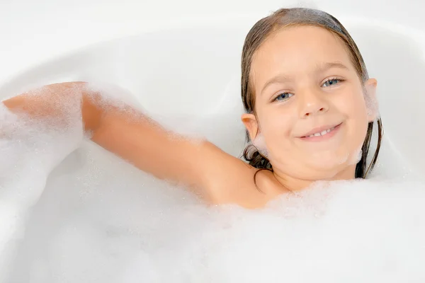 Adorable toddler girl relaxing in bathtub — Stock Photo, Image