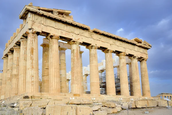 Parhenon ที่ Acropolis ในเอเธนส์ — ภาพถ่ายสต็อก