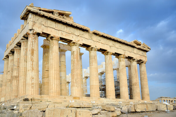 Парфенон на Акрополе в Афинах
