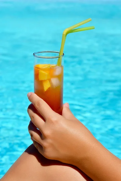 Woman hand with cocktail glass — Stock Photo, Image