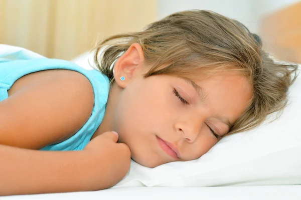 Dolci sogni, adorabile ragazza che dorme — Foto Stock