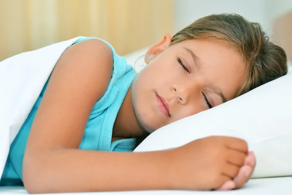 Süße Träume, entzückendes Mädchen schläft — Stockfoto