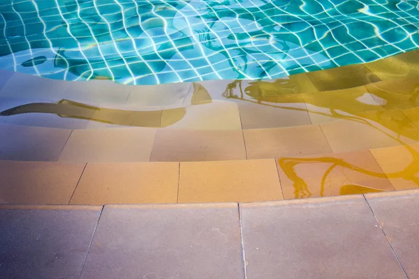 Hotel swimming pool with sunny reflections — Stock Photo, Image