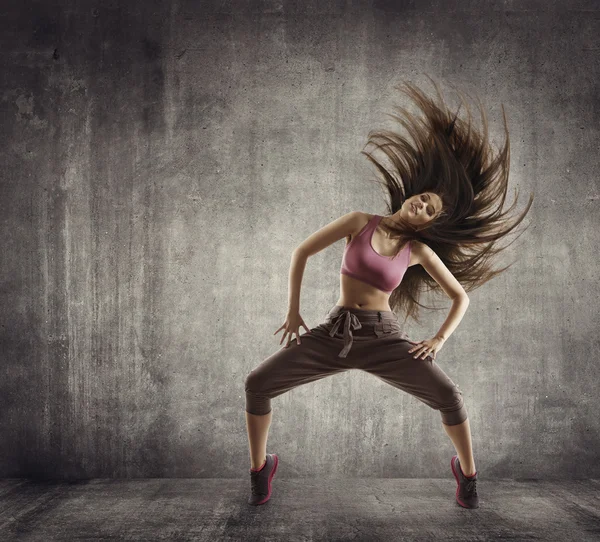 Fitness Sport Dance, Woman Dancer Flying Hair Dancing, Beton — Stok Foto