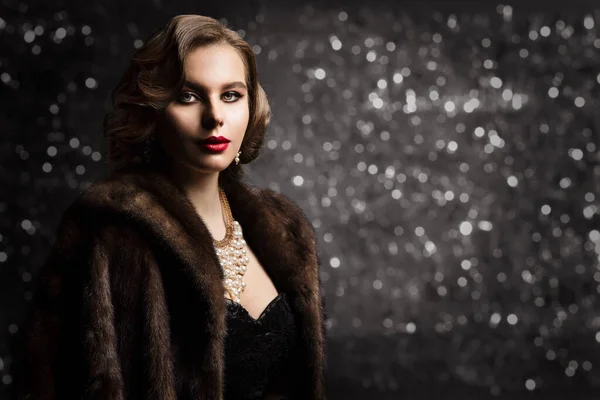 Fur Coat Fashion Model Glamour Portrait Old Fashioned Lady Well — 스톡 사진