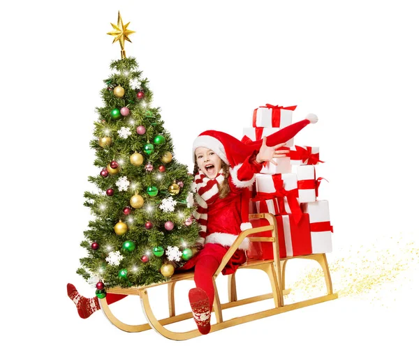 圣诞树下的小圣诞老人和一堆堆的新年礼物 快乐的孩子在圣诞老人的帽子骑在Sleight快 速递及假日购物概念 孤立的白色 — 图库照片