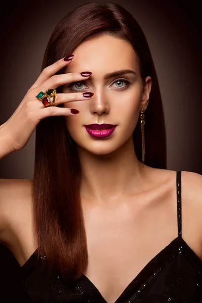 Maquiagem Beleza Mulher Olhos Lábios Unhas Rosto Cobertura Modelo Compõem — Fotografia de Stock