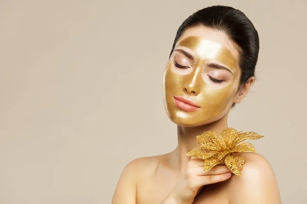 Gezichtsschilfering Golden Mask Goud Tillen Rimpel Aging Face Mask Perfecte — Stockfoto