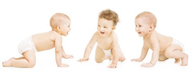 Bebek bezi, yürümeye başlayan çocuk mutlu gülümseyerek, bebek çocuk beyaz arka plan üzerinde izole taranmasına bebek grubu