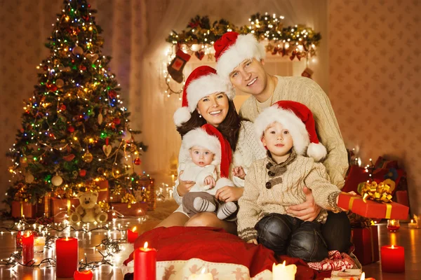 ᐈ Famiglia Natalizie Immagini Di Stock Fotografie Famiglia Natale Scarica Su Depositphotos