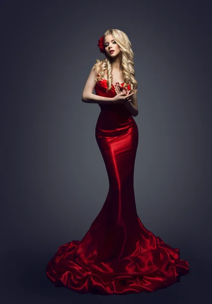 Modelo de moda vestido rojo, mujer con estilo en vestido de belleza elegante —  Fotos de Stock
