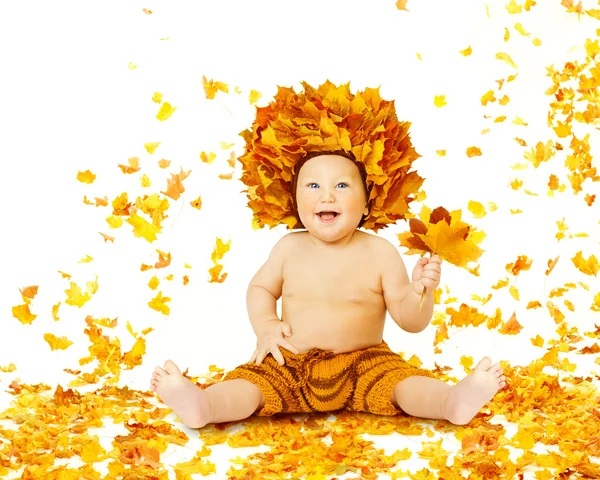 Bebê Outono, Criança sentada em Folhas de Outono, Criança Menino Coroa Amarela — Fotografia de Stock