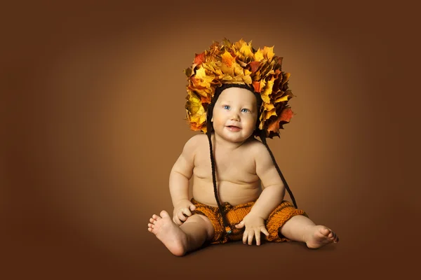 Baby Autumn Hat, Little Kid Sitting Fall Leaves Crown, Child Boy — Stock Photo, Image