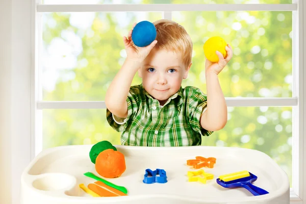 Plasticine de modélisation de jeu d'enfant, pâte colorée d'argile de moule d'enfant — Photo