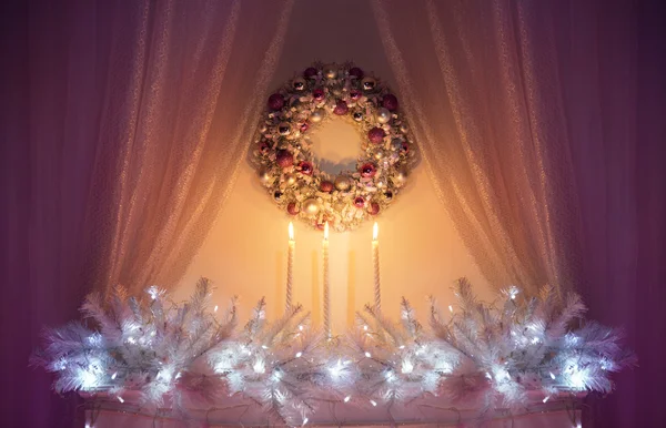 Christmas Decoration Night Lights, White Xmas Decor Tree Wreath — Stock Photo, Image