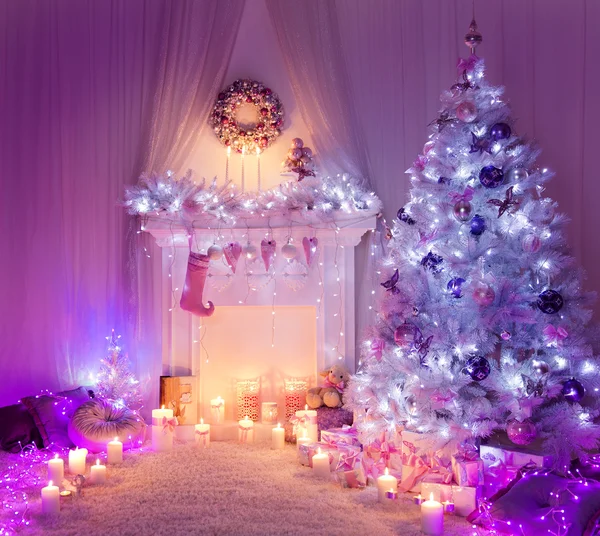 Lareira da sala de Natal luzes da árvore, Xmas Home Interior — Fotografia de Stock